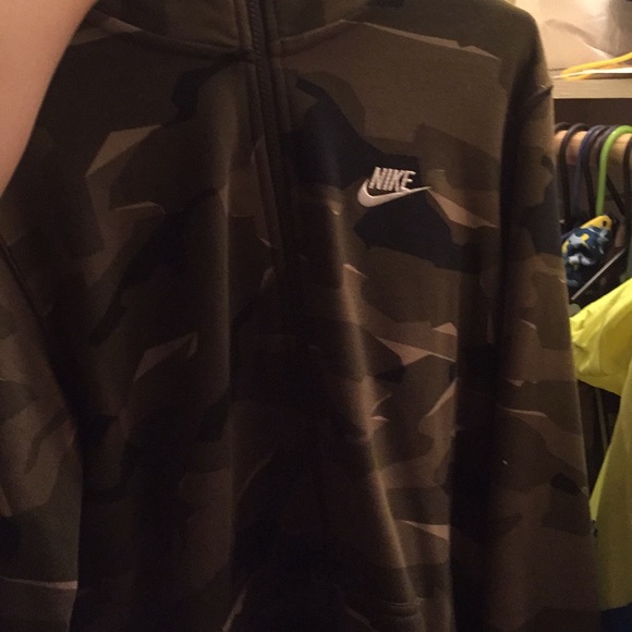 Nike - Picture 3 of 3